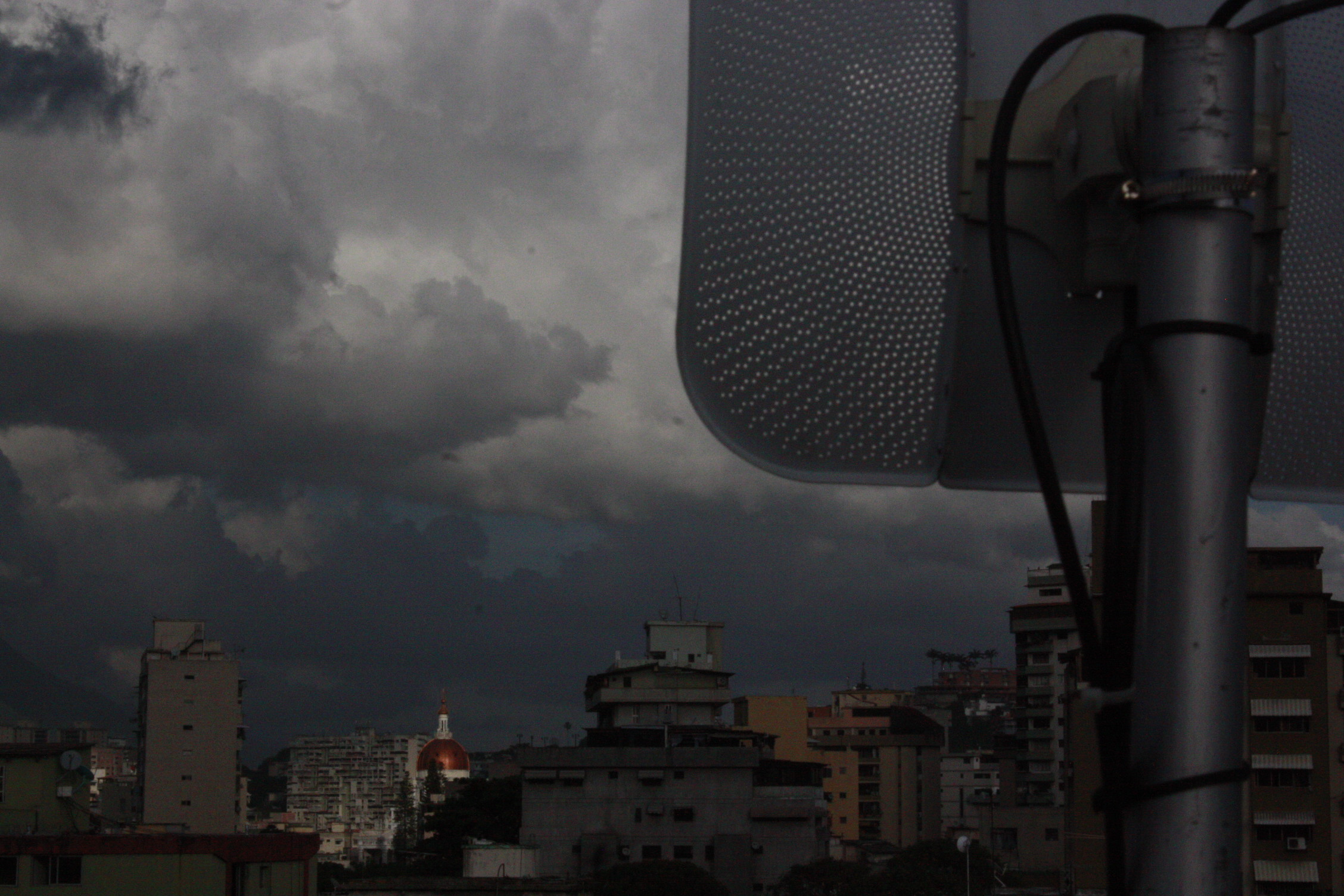 Antenas de LowLatency con vista panorámica de Caracas